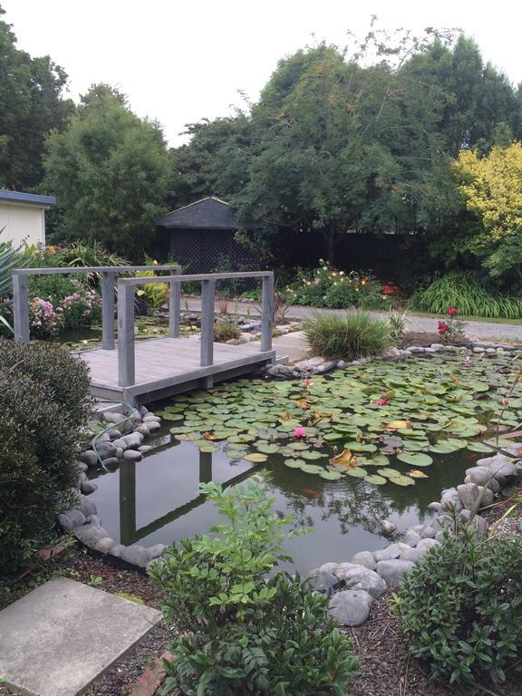 Bed and Breakfast Water Lily Garden Christchurch Exterior foto