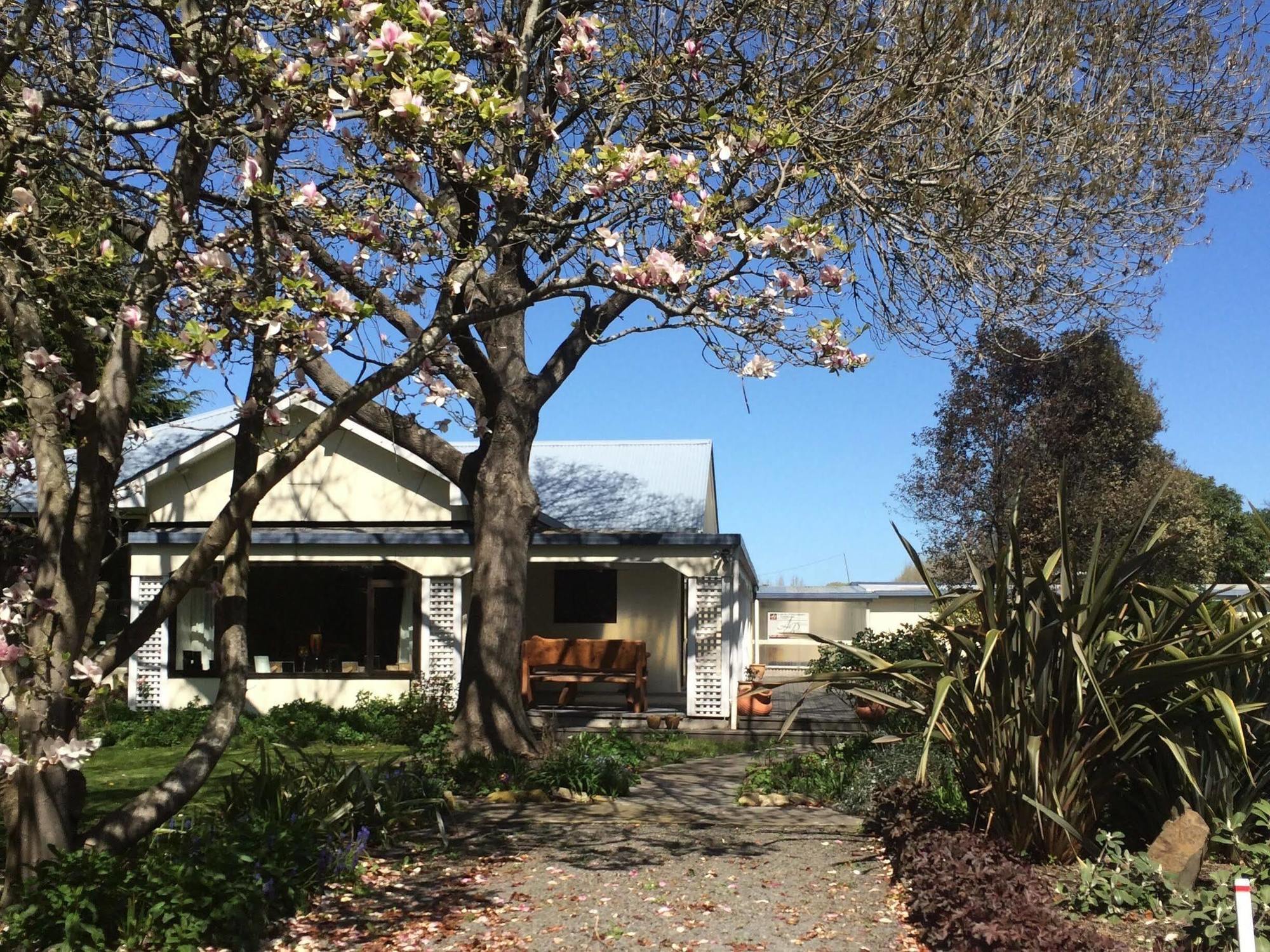 Bed and Breakfast Water Lily Garden Christchurch Exterior foto